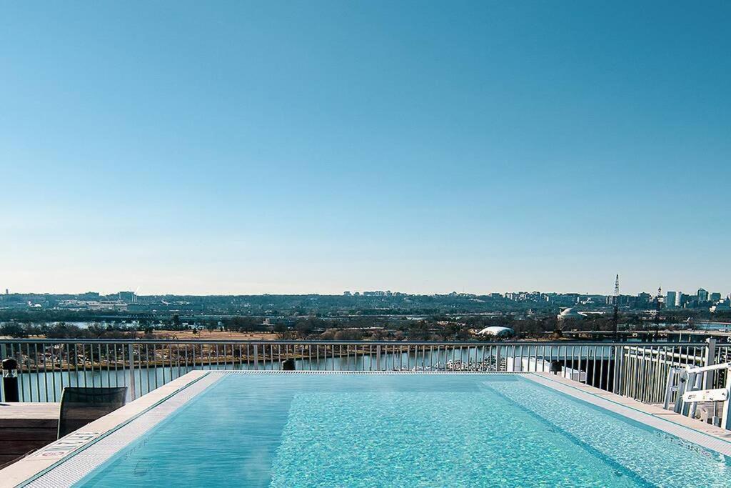 Luxury D.C. 1Br Apt W/Rooftop Pool In Southwest Waterfront ワシントン エクステリア 写真